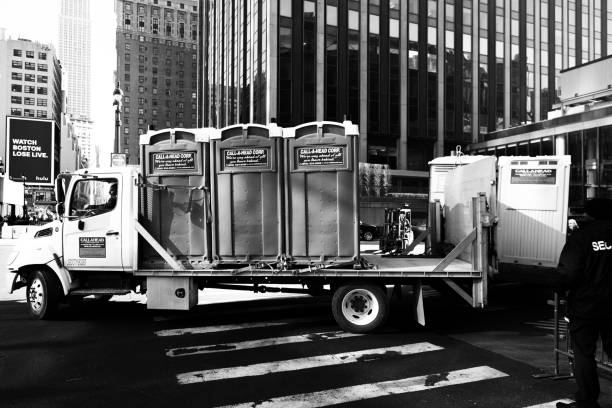 Best Portable restroom trailer rental  in West Peoria, IL